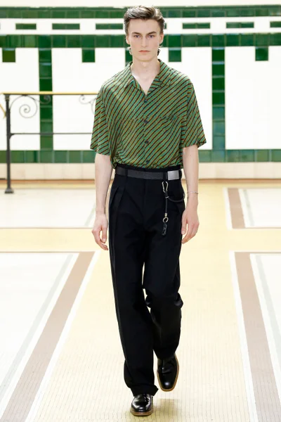 Look 16